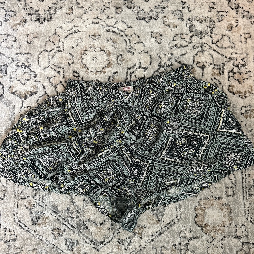 Mossimo printed pull on shorts; size M